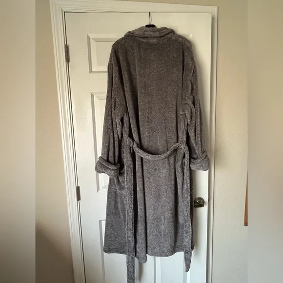 Tommy Bahama Plush Gray Robe - Picture 3 of 8